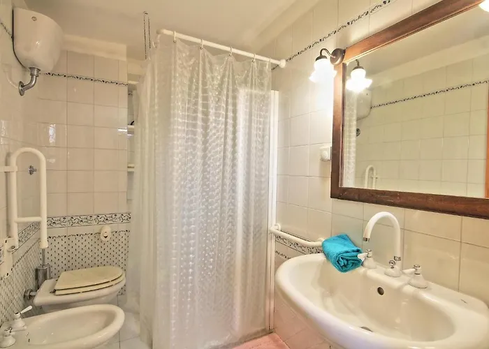 Belvilla By Oyo Artisti Villa